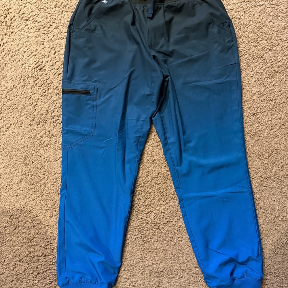 Woman’s figs ombré jogger scrub pants small petite